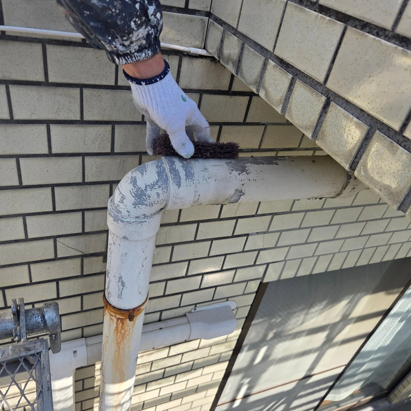 東京都町田市のマンション今日から塗装工事着工しました