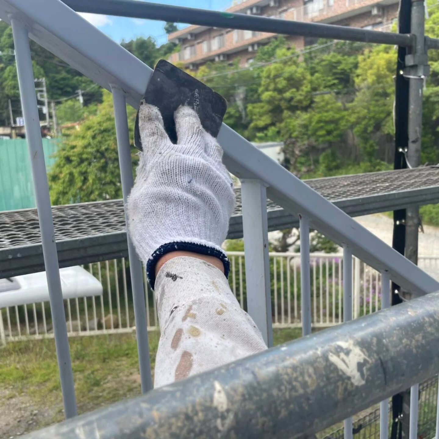 横浜市旭区のアパートで鉄部塗装を行いました