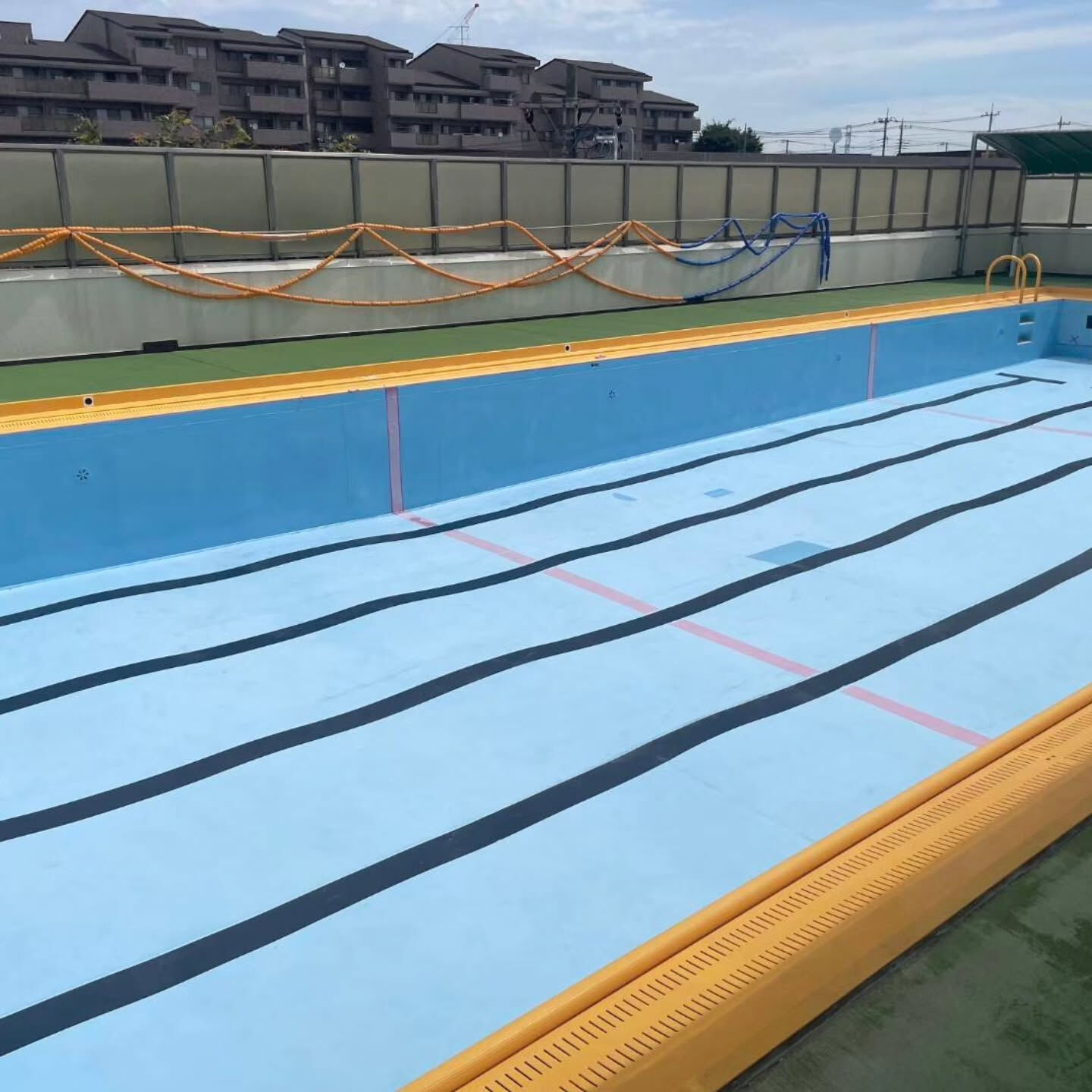 横浜市都筑区の学校のプールの緊急補修を行いました